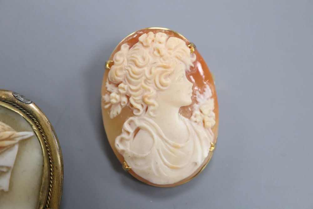 3 cameo brooches, a mourning brooch and one other brooch